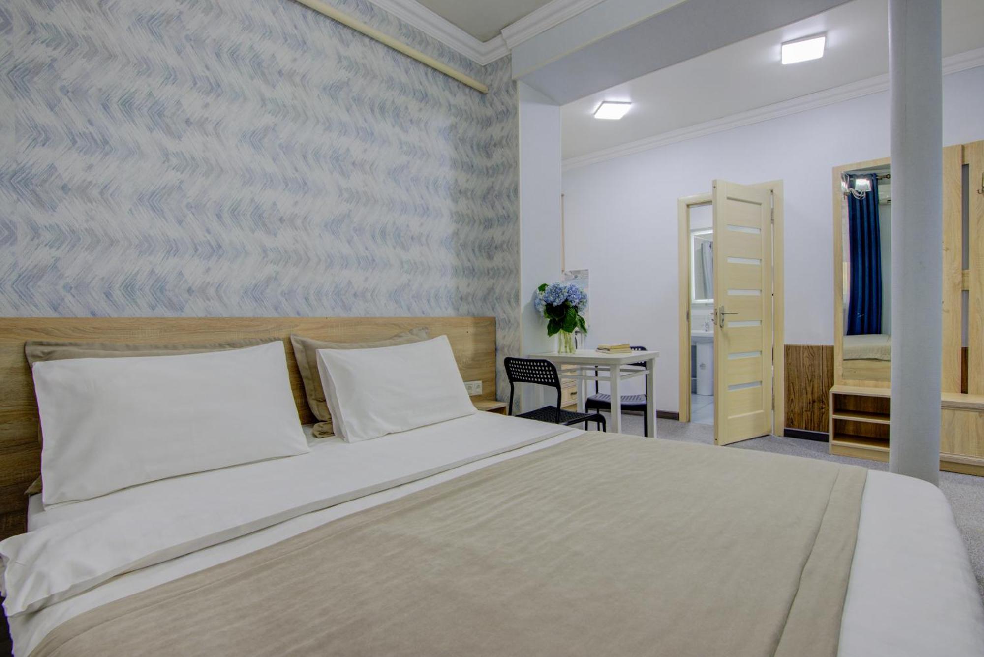 Viva Hotel Bishkek Ngoại thất bức ảnh