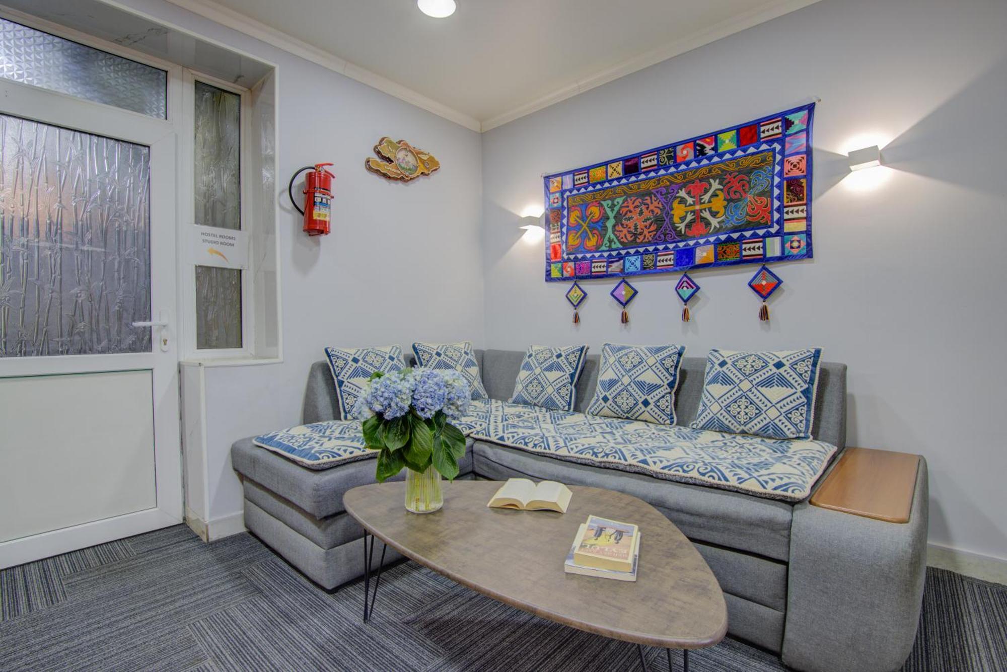 Viva Hotel Bishkek Ngoại thất bức ảnh